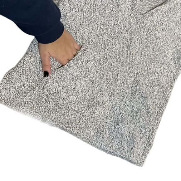 TNA grey and white Hoodie with front pouch pocket Size Small - Picture 4 of 8